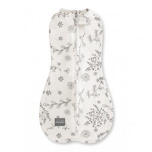 Zavinovačka Sleepee First Step Swaddle s čepičkou zdarma Bloom