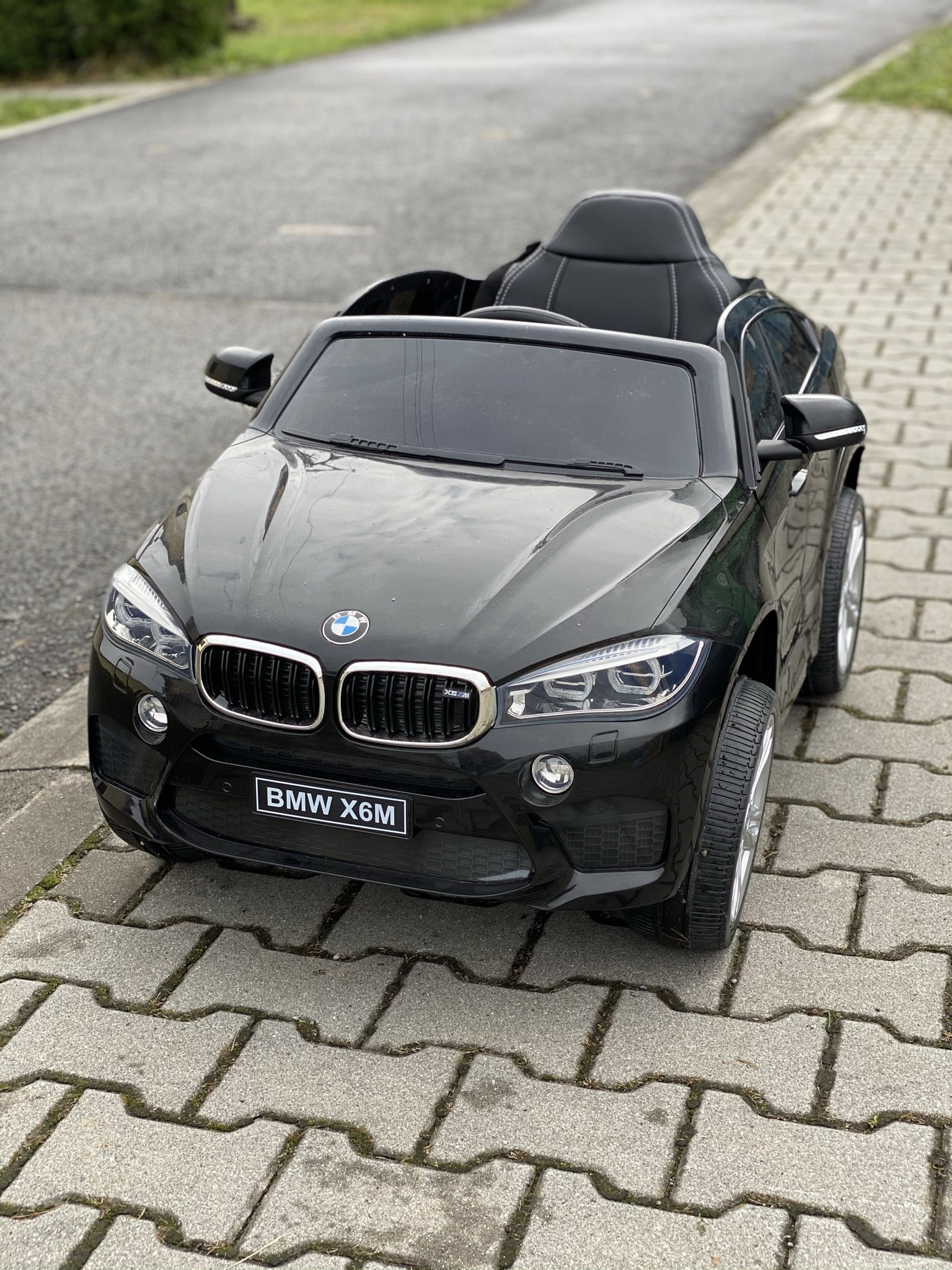 Elektrické autíčko BMW X6 M lakované černé - Obrázek 2