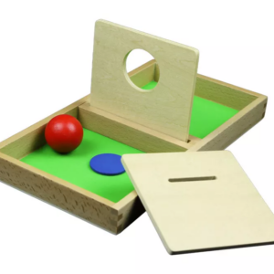 Moyo Montessori Moyo Montessori Deska s otvorem k prostrkávání míčku a disku