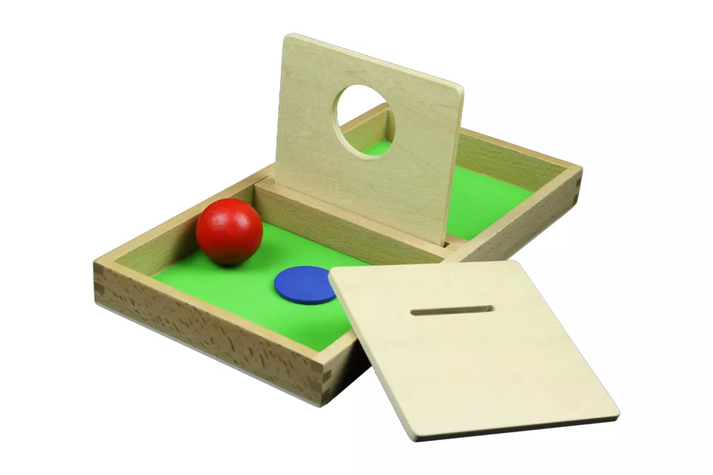 Moyo Montessori Moyo Montessori Deska s otvorem k prostrkávání míčku a disku