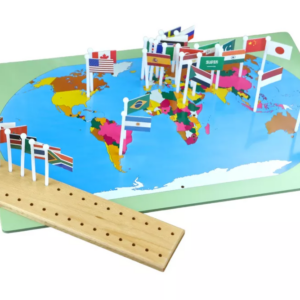 Moyo Montessori Moyo Montessori Svět - mapa s vlajkami (na stojánku)