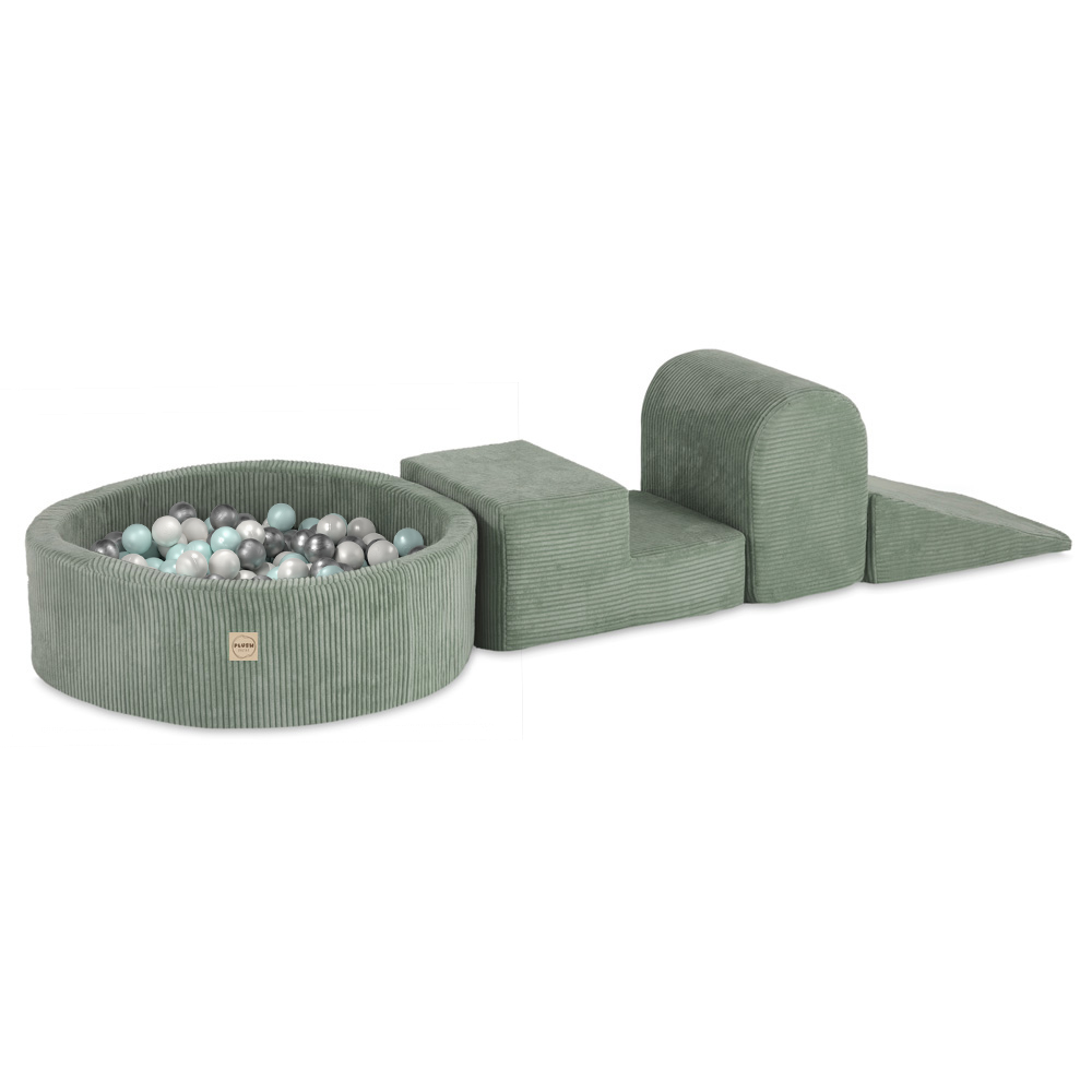 PLUSH NEST PLUSH NEST Zelená hrací sestava s bazénem (3 prvky + suchý bazén Ø 90 × 30 cm) a 200 míčky