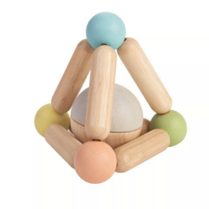 PlanToys PlanToys Tvarovací chrastítko - Triangle "PlanLifestyle"