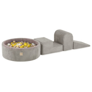 PLUSH NEST PLUSH NEST Hrací sestava s bazénem (3 prvky + bazén 90 × 30 cm) s 200 míčky